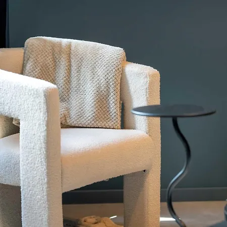 Modern With Air Conditioning Close To The Centre By Renters *