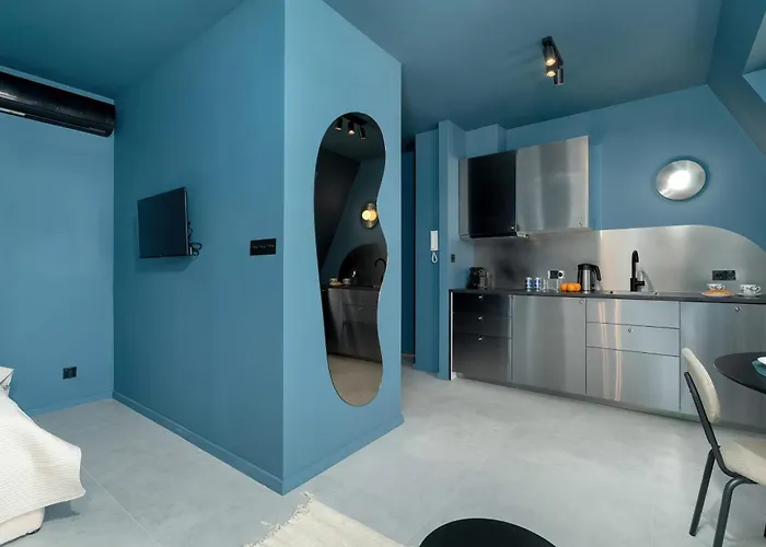 Modern With Air Conditioning Close To The Centre By Renters Prestige