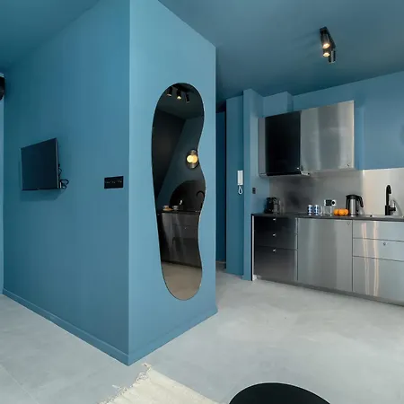 Modern With Air Conditioning Close To The Centre By Renters