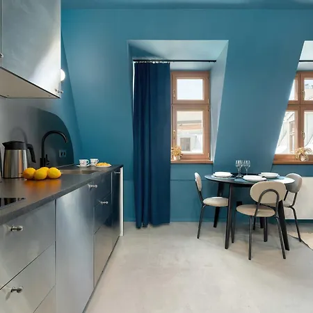 Modern With Air Conditioning Close To The Centre By Renters Prestige شقة